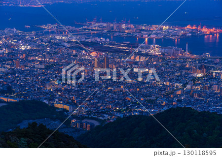 《兵庫県》日本三大夜景・神戸掬星台の夜景 130118595
