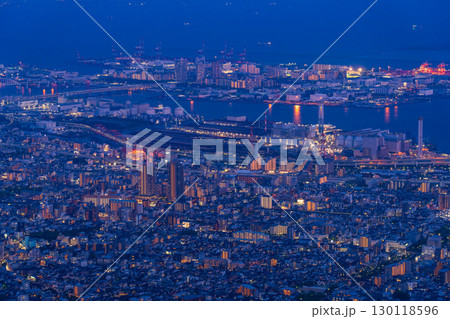 《兵庫県》日本三大夜景・神戸掬星台の夜景 130118596