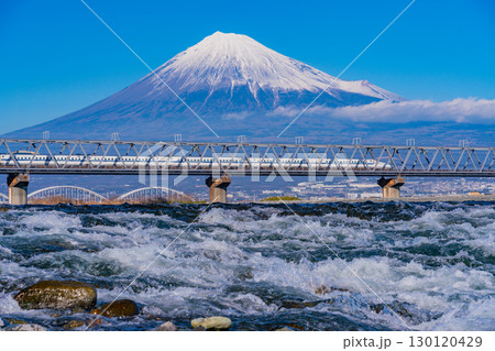 【静岡県】日本三大急流の富士川を渡る新幹線と富士山 130120429