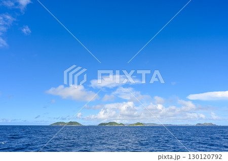 真夏の慶良間諸島の青く透き通った海の風景写真【沖縄風景】 真夏の慶良間諸島の青く透き通った海の風景写真【沖縄風景】 130120792