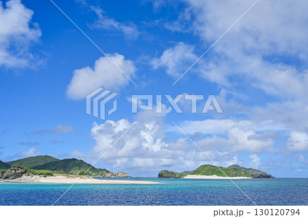 真夏の慶良間諸島の青く透き通った海の風景写真【沖縄風景】 真夏の慶良間諸島の青く透き通った海の風景写真【沖縄風景】 130120794