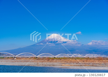 【静岡県】富士川水管橋の向こうに富士山 【静岡県】富士川水管橋の向こうに富士山 130120817