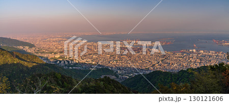 《兵庫県》日本三大夜景・神戸掬星台の夕景 130121606