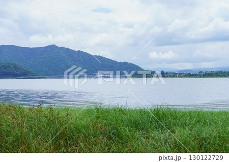 【山梨県】河口湖と河口湖大橋・大石公園(富士河口湖町)方面からの撮影 【山梨県】河口湖と河口湖大橋・大石公園(富士河口湖町)方面からの撮影 130122729