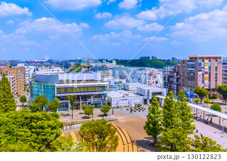 日本の横浜都市景観 地下鉄 センター南駅などを望む。左奥はセンター北駅=令和7年8月24日 日本の横浜都市景観 地下鉄 センター南駅などを望む。左奥はセンター北駅=令和7年8月24日 130122823