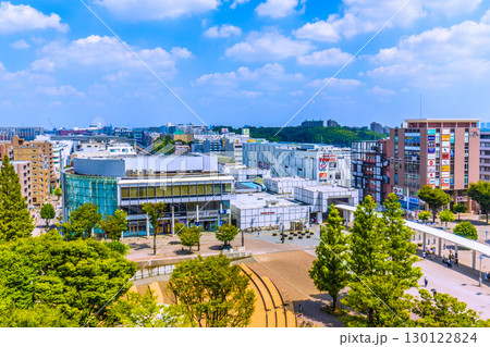 日本の横浜都市景観　地下鉄　センター南駅などを望む。左奥はセンター北駅＝令和7年8月24日 130122824