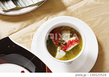俯瞰撮影したおしゃれな食卓料理イメージ画像 スープの画像 俯瞰撮影したおしゃれな食卓料理イメージ画像 スープの画像 130123528