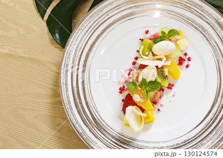 新鮮で美味しいフルーツの盛り合わせ 新鮮で美味しいフルーツの盛り合わせ 130124574