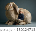 ジャンボうさぎとイギリス人のかわいい男の子 130124713