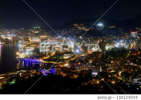 長崎の夜景・鍋冠山からの眺望（長崎県・長崎市） 130125034