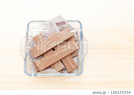 鉄分、コラーゲン、カルシウム入り栄養食品ウエハース 130125554