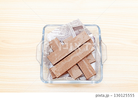 鉄分、コラーゲン、カルシウム入り栄養食品ウエハース 130125555