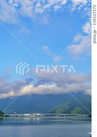 【山梨県】河口湖と河口湖大橋・河口湖東岸エリアからの撮影 130125572