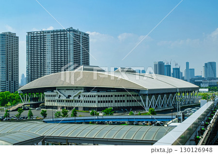 東京都　新交通ゆりかもめ　車窓から有明コロシアム付近 130126948
