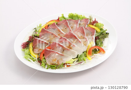 オリーブはまちのカルパッチョと彩り野菜 130128790