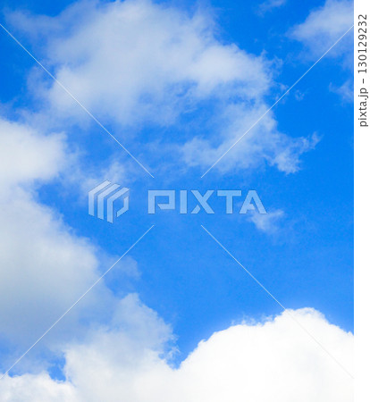 青空と雲のシンプルな風景 130129232