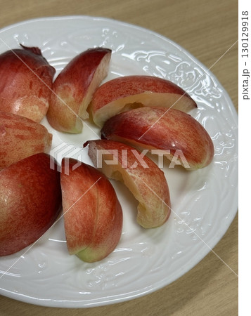 Freshly sliced apple pieces with crisp texture and natural sweetness, beautifully arranged. A healthy and refreshing snack perfect for any time of the day. 130129918