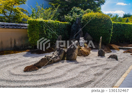 【京都風景】瑞峰院 躍動感のある枯山水庭園「独座庭」 【京都風景】瑞峰院 躍動感のある枯山水庭園「独座庭」 130132467