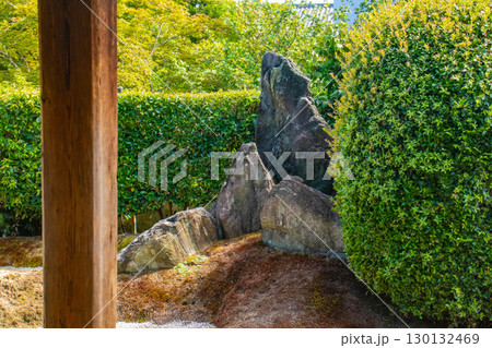 【京都風景】瑞峰院 躍動感のある枯山水庭園「独座庭」 【京都風景】瑞峰院 躍動感のある枯山水庭園「独座庭」 130132469