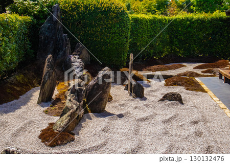 【京都風景】瑞峰院　躍動感のある枯山水庭園「独座庭」 130132476