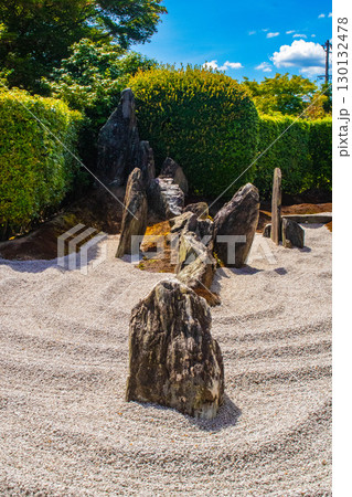 【京都風景】瑞峰院　躍動感のある枯山水庭園「独座庭」 130132478