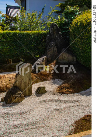 【京都風景】瑞峰院　躍動感のある枯山水庭園「独座庭」 130132489