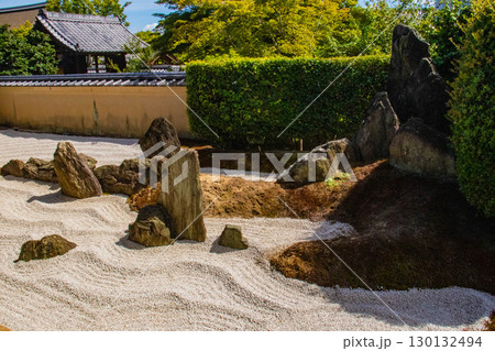 【京都風景】瑞峰院 躍動感のある枯山水庭園「独座庭」 【京都風景】瑞峰院 躍動感のある枯山水庭園「独座庭」 130132494