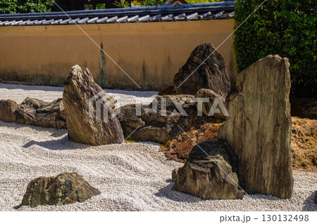【京都風景】瑞峰院　躍動感のある枯山水庭園「独座庭」 130132498