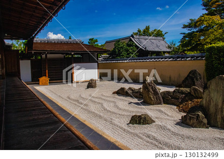 【京都風景】瑞峰院　躍動感のある枯山水庭園「独座庭」 130132499