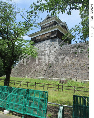 2016年 (平成 28年)の熊本地震で被災し、修復中の熊本城 2016年 (平成 28年)の熊本地震で被災し、修復中の熊本城 130133924