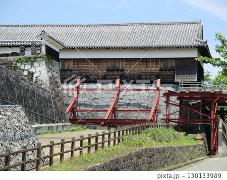 2016年 (平成 28年)の熊本地震で被災し、修復中の熊本城 2016年 (平成 28年)の熊本地震で被災し、修復中の熊本城 130133989