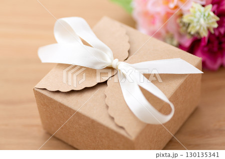 プレゼント プレゼント 130135341