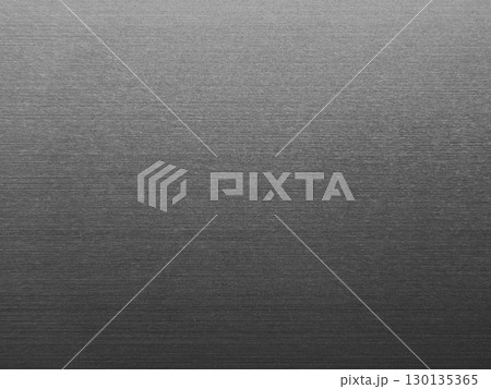 銀色に輝くヘアライン仕上げのテクスチャ素材の背景画像c 銀色に輝くヘアライン仕上げのテクスチャ素材の背景画像c 130135365