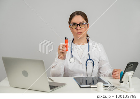 Doctor warns about dangers of smoking disposable vapes.  130135769