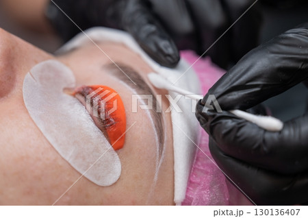 The process of professional lamination and tinting of eyelashes in the salon. 130136407