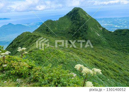 【日本百名山】大山ユートピアコース　ユートピア小屋付近から見た三鈷峰1　鳥取県西伯郡大山町 130140052