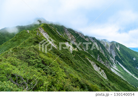 【日本百名山】大山ユートピアコース　ユートピア小屋付近から見た北壁　鳥取県西伯郡大山町 130140054