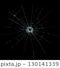 蜘蛛の巣状に割れた板ガラス 130141339