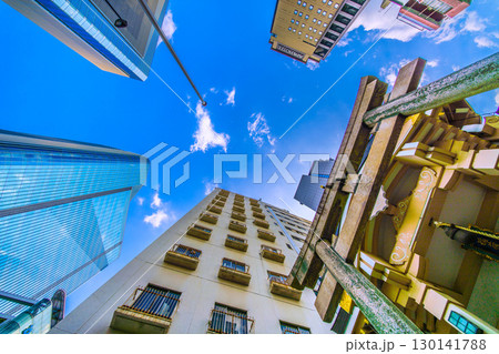 日本の東京都市景観新風景。高輪ゲートウェイシティや稲荷神社などを望む 日本の東京都市景観新風景。高輪ゲートウェイシティや稲荷神社などを望む 130141788