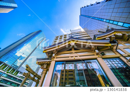 日本の東京都市景観　高輪ゲートウェイシティや稲荷神社などを望む 130141838