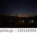 ライトアップされた五重塔 130142404