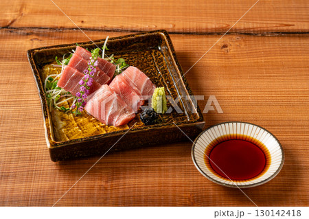 おいしいマグロの刺身 130142418