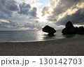 海に差し込む太陽の光 130142703