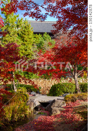 秋の萬福寺と紅葉 秋の萬福寺と紅葉 130142878