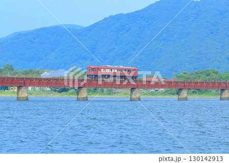 由良川橋梁を渡る「あかまつ号」 由良川橋梁を渡る「あかまつ号」 130142913