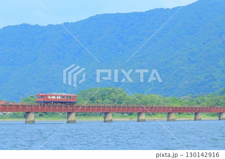 由良川橋梁を渡る「あかまつ号」 130142916