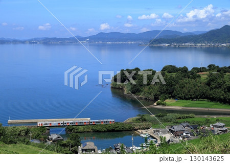 夏の大村湾沿いを走る大村線列車 夏の大村湾沿いを走る大村線列車 130143625