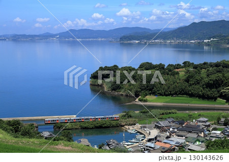 夏の大村湾沿いを走る大村線列車 夏の大村湾沿いを走る大村線列車 130143626