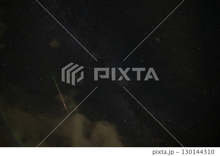 星が輝く夜空 流れ星 イメージ 星が輝く夜空 流れ星 イメージ 130144310