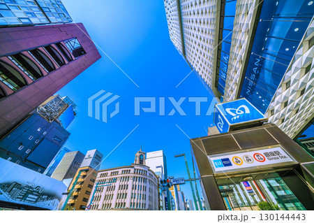 日本の東京都市景観 銀座四丁目やセイコーハウス銀座、銀座駅などを望む＝8月21日 130144443